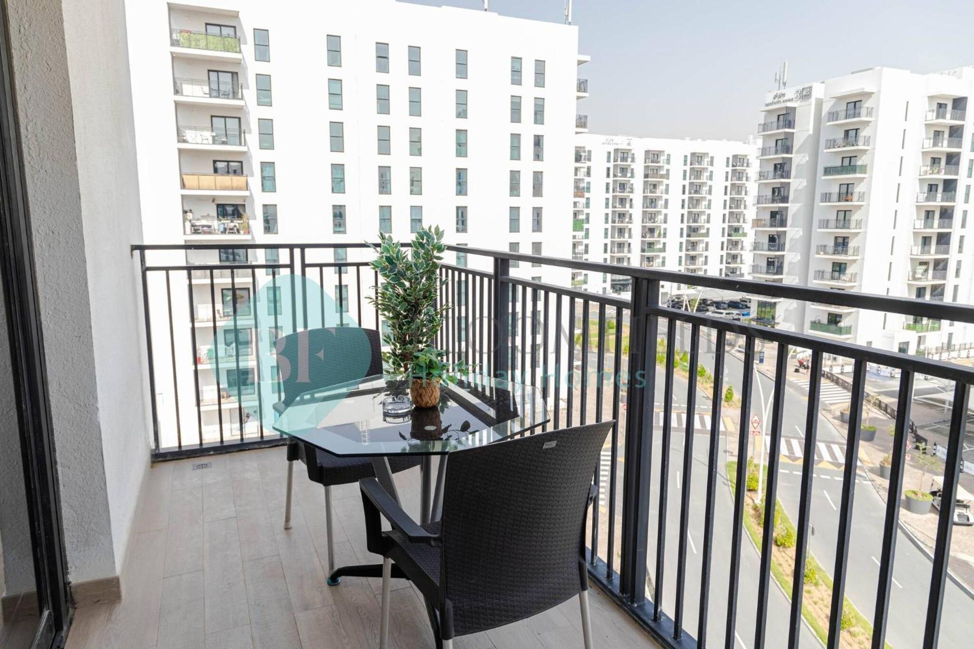 Bloomfields Stylish 1br In Waters Edge Yas Island Abou Dabi