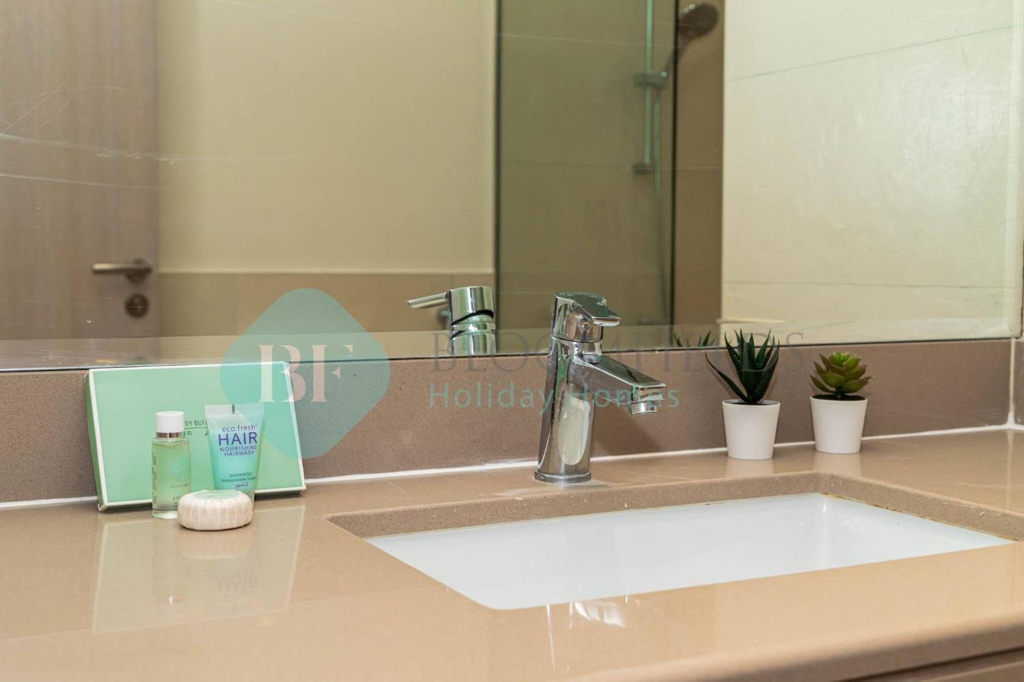 Bloomfields Stylish 1br In Waters Edge Yas Island *